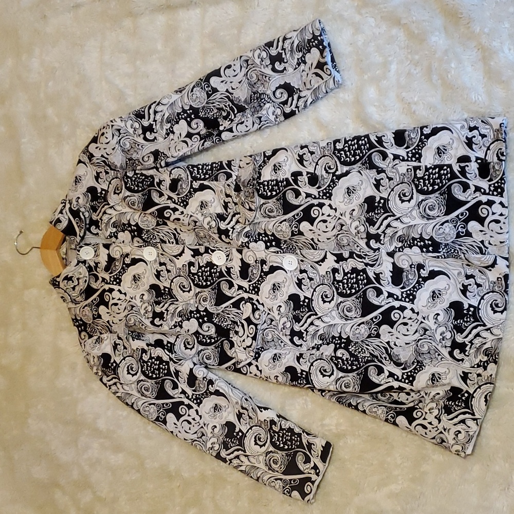Deane & white- Small- black and white paisley patterned trench coat